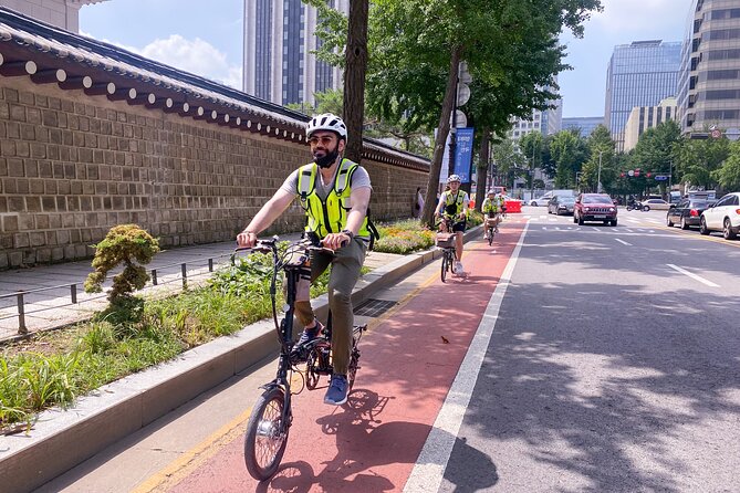 Afternoon E-bike tour and "Happy Hour" food and drinks - Gwanghwamun Square and the Heart of Modern Seoul