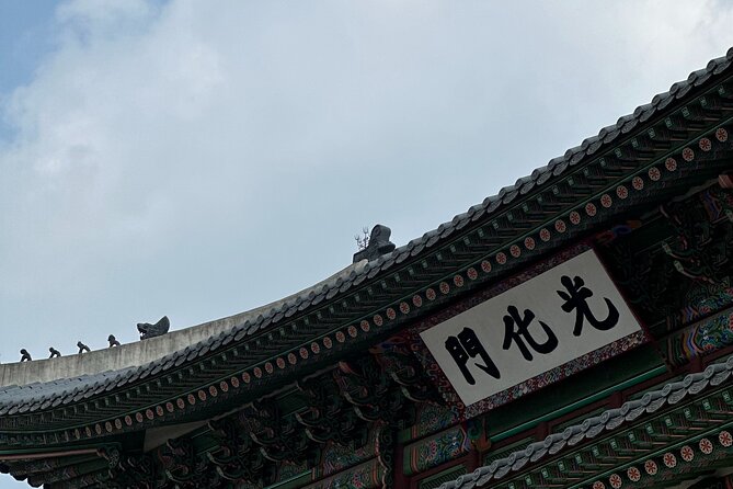 Best Things to Do - Half Day Seoul Trip (Seoul Palace & Temple) - What the guides add to the experience