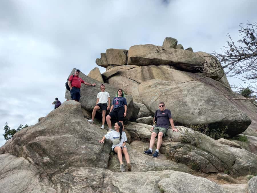 Bukhansan mountain hiking tour - 6 hours - Starting at Gwanghwamun and riding toward the trail
