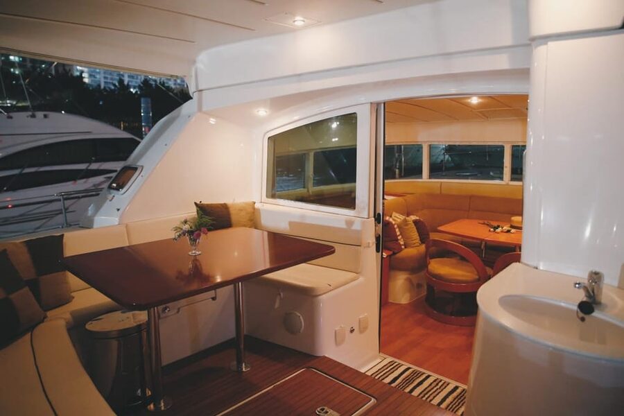 Busan: Group Sightseeing Yacht Cruise with Snacks and Drinks - Day cruise or evening sailing?