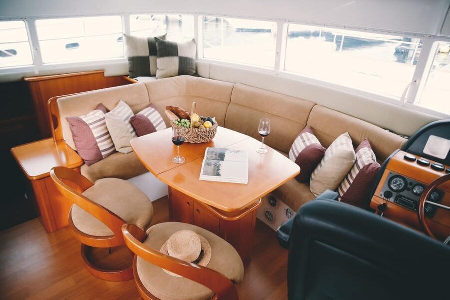 Busan: Group Sightseeing Yacht Cruise with Snacks and Drinks - Meeting point and boarding rules