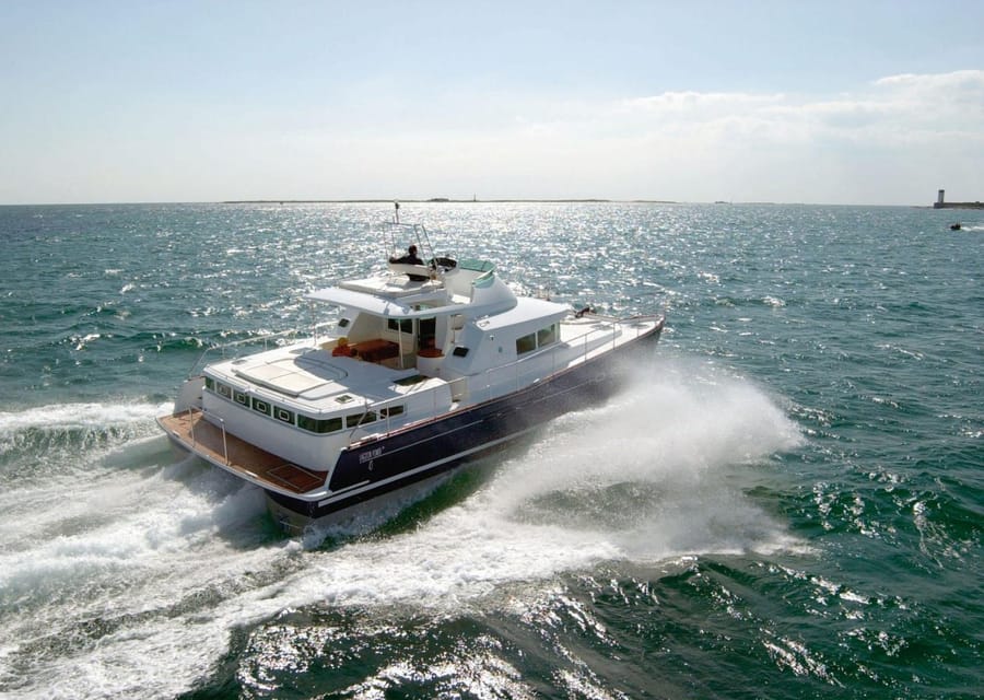 Busan: Group Sightseeing Yacht Cruise with Snacks and Drinks - What the 50-minute route shows you