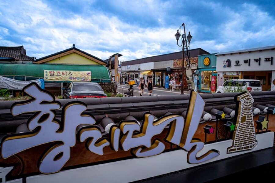 Busan: Gyeongju Guided Day Trip to Three Kingdoms Capital - Bulguksa Temple and the Buddhist side of Silla