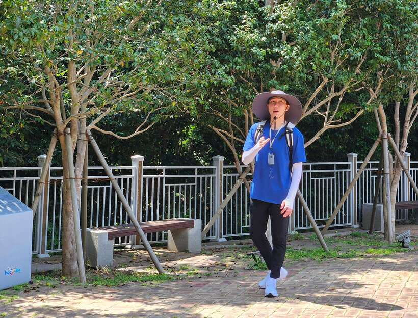 Busan: Haeundae 100-Minute Walking Tour - Gunam-ro and the seaside hot spring