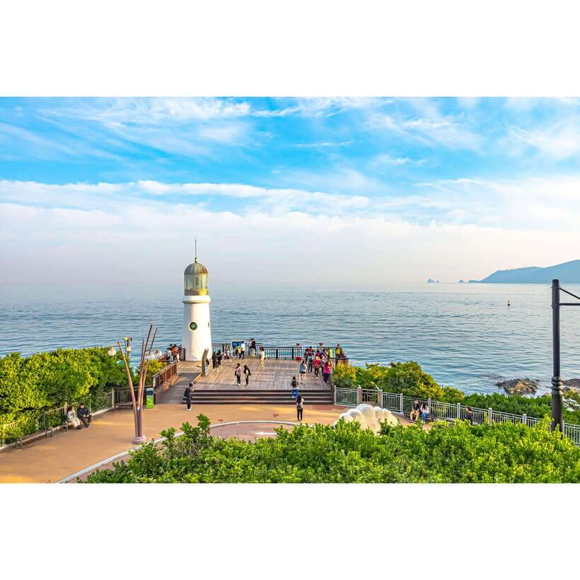 Busan: Haeundae 100-Minute Walking Tour - Kim Ingyu’s guiding style