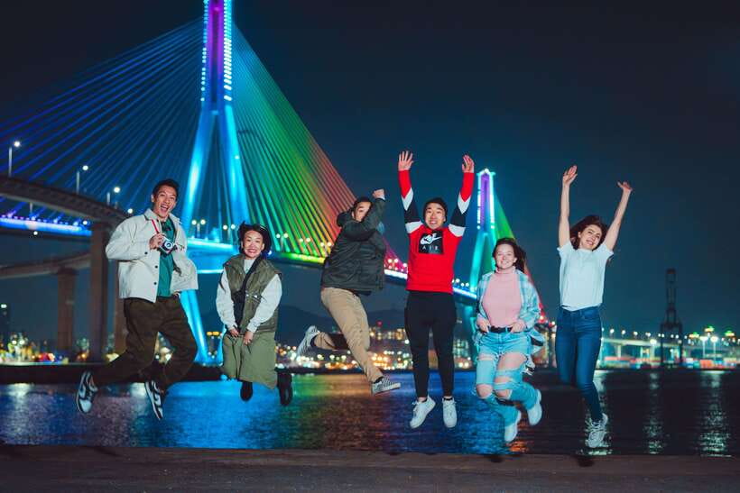 Busan: Night Small Group Photo Tour (Max 7) - Props, posing, and comfort in a small group