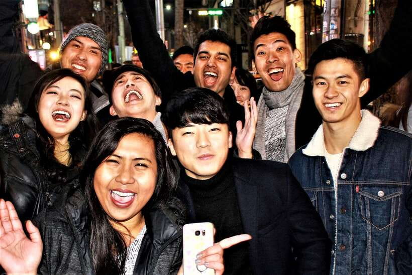 Busan: Pub Crawl with Friends - Four or more stops, with clubs taking over later