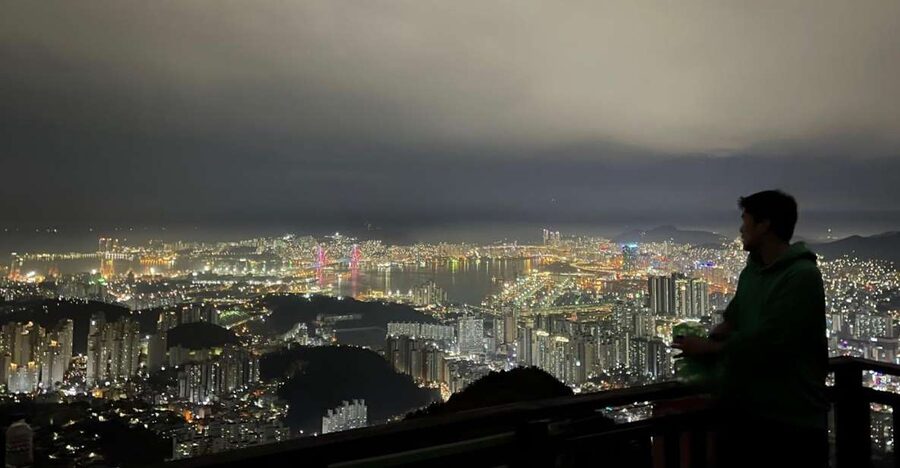 Busan: The Best Night View Small Group Tour - Tea and conversation at the local café