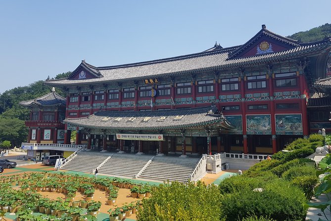 Busan Tour: Gamcheon Village & Haedong Yonggungsa Temple + Lunch - Haedong Yonggungsa Temple ends the day by the sea