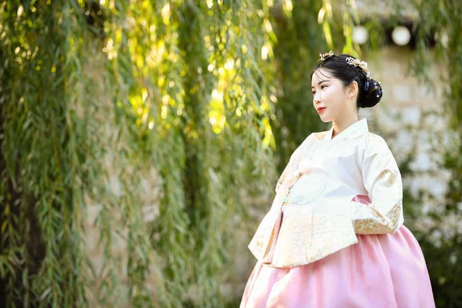 Changdeokgung Hanbok Experience at hanboknam - What happens inside the Hanboknam shop