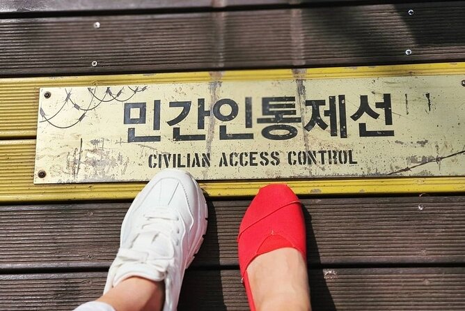 [DMZ Adventure] DMZ and optional Boat Voyage in River - Guides make the difference on a large-group day