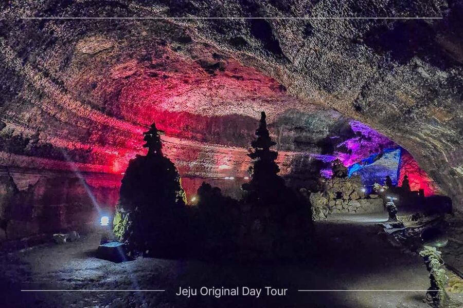 East Jeju: Day Tour with Seongsan Peak & Haenyeo Performance - Hamdeok Beach and the easier final stretch