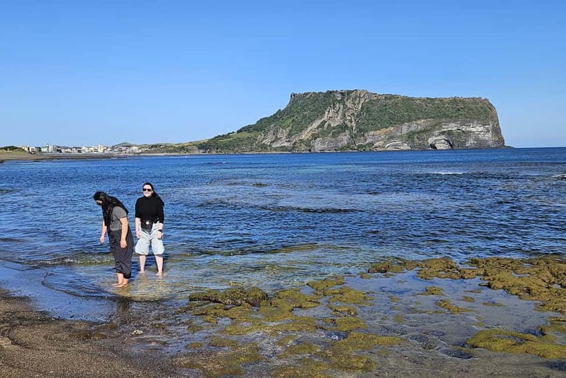 East Jeju: Day Tour with Seongsan Peak & Haenyeo Performance - The haenyeo performance and a living coastal tradition