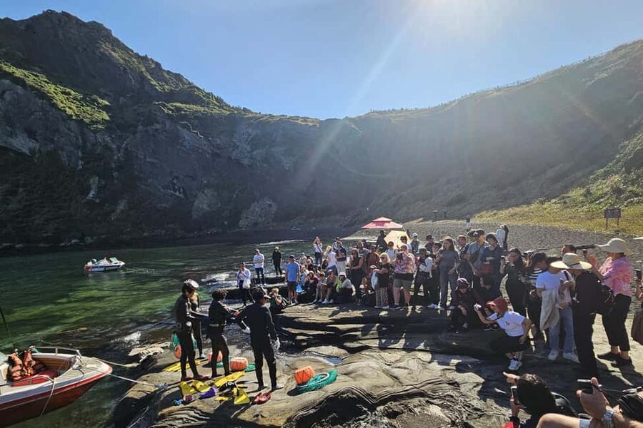 East Jeju: Day Tour with Seongsan Peak & Haenyeo Performance - Climbing Seongsan Ilchulbong