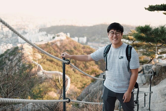 Fortress Night Hike & Snack at a Local Market - Who should choose this experience