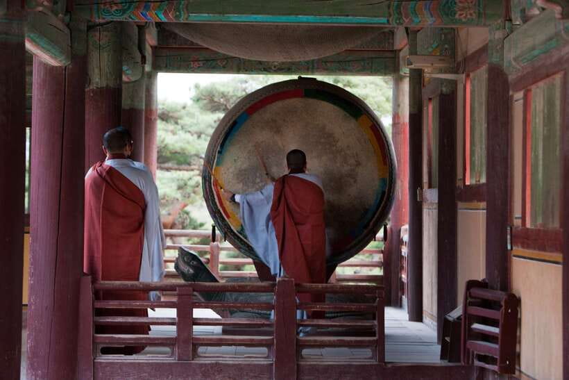 From Busan: Gyeongju UNESCO World Heritage Guided Day Tour - Hwangnidan-gil: snacks and a modern pause