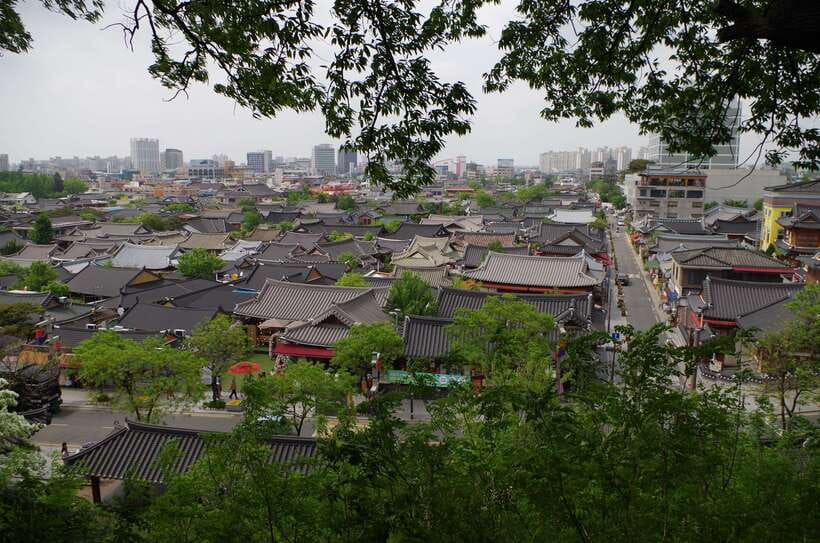 From Seoul: 5-Day Tour of Korea with UNESCO Sites - Day three: Jinju, Busan seafood, and a night in Gyeongju