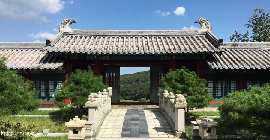From Seoul: Dae Jang Geum Park Historic K-Drama Set Tour - Live filming, photo time, and the pace of the walk