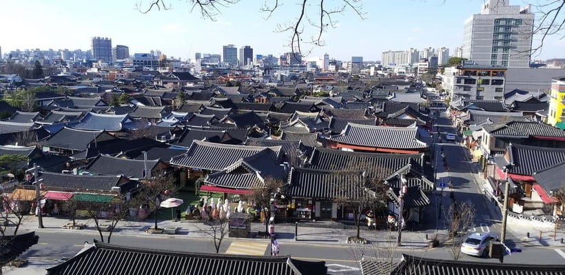 From Seoul: Korea Spring Cherry Blossom Day Tour - Seoraksan for mountain scenery and walking