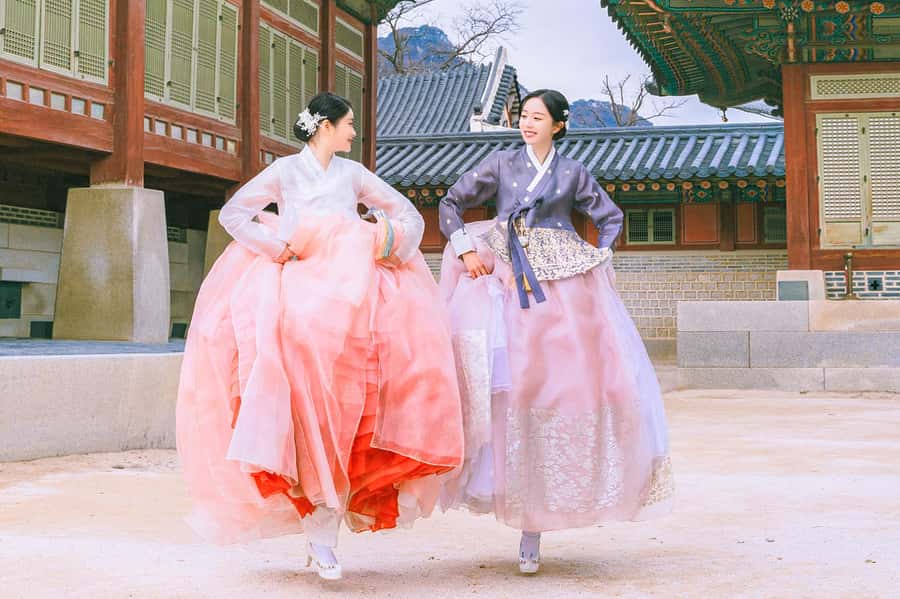 Gyeongbokgung Hanbok Experience at hanboknam - Timing Your Visit Around the 9 a.m. Rush