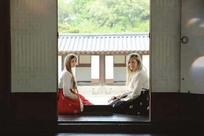 Gyeongbokgung Hanbok Photoshoot - Start with the hanbok, not the camera