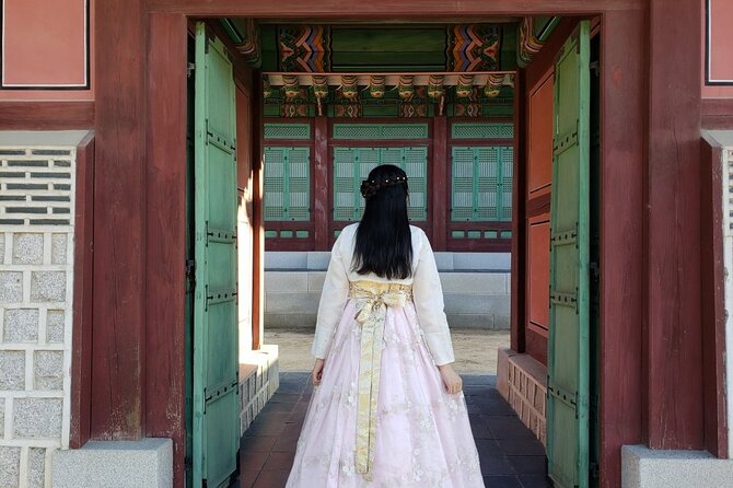 Gyeongbokgung Palace Hanbok Rental Experience in Seoul - Walking into Gyeongbokgung Palace in costume