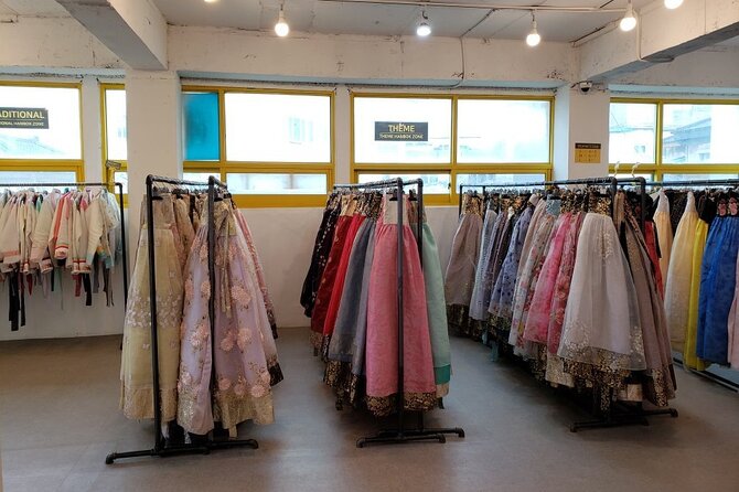 Gyeongbokgung Palace Hanbok Rental Experience in Seoul - Choosing between traditional and themed hanbok