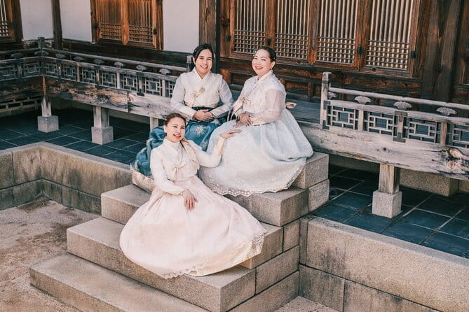 Hanbok Photoshoot and History Tour at Gyeongbokgung Palace - What you actually receive from the photo session
