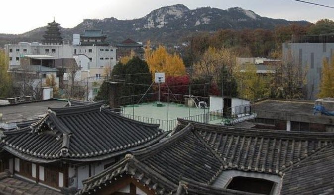 Highlights & Hidden Gems With Locals: Best of Seoul Private Walking Tour - A useful first look at Seoul’s old center