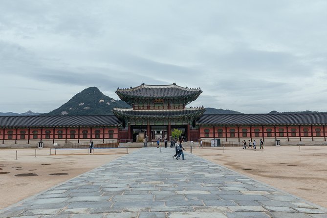 Highlights & Hidden Gems With Locals: Best of Seoul Private Walking Tour - Pace, transport, and practical comfort