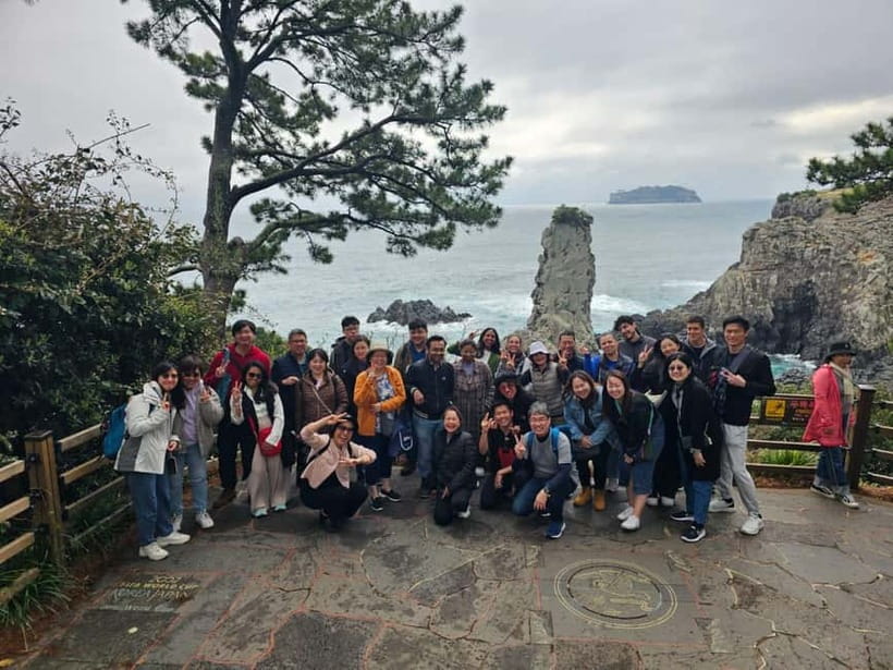 Jeju: Cherry Blossom South & West Day Tour with Hotel Pickup - Lunch at a local restaurant