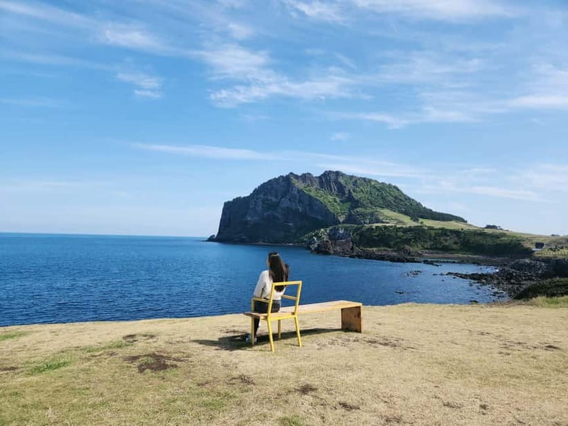 Jeju East: Cherry Blossom Early Bird Tour with Hotel Pickup - Noksan-ro brings the biggest spring views
