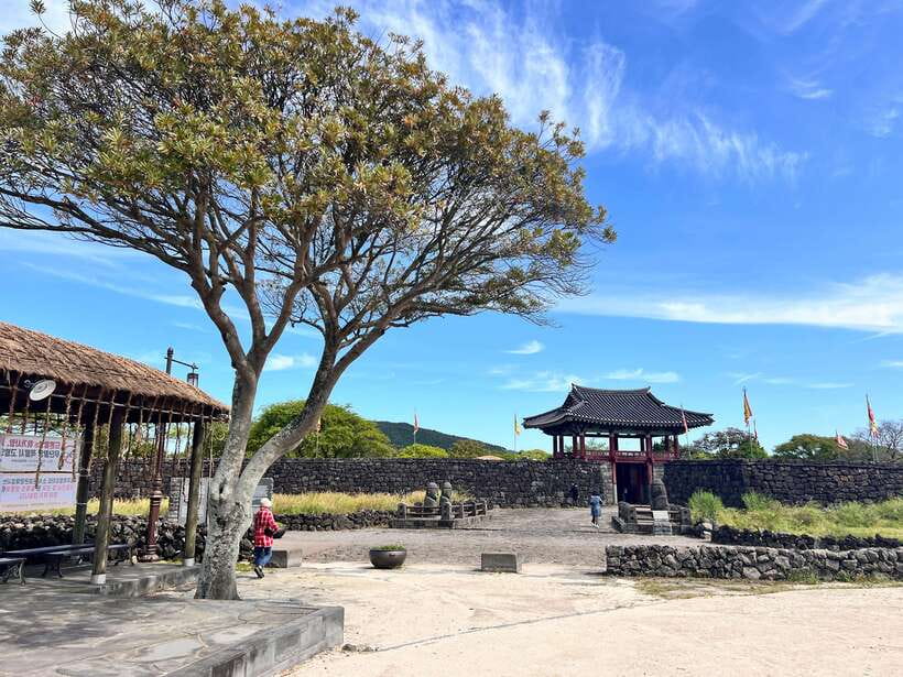 Jeju: East of Jeju Island Bus Tour from Seogwipo City - Seongeup Folk Village gives the day a human beginning