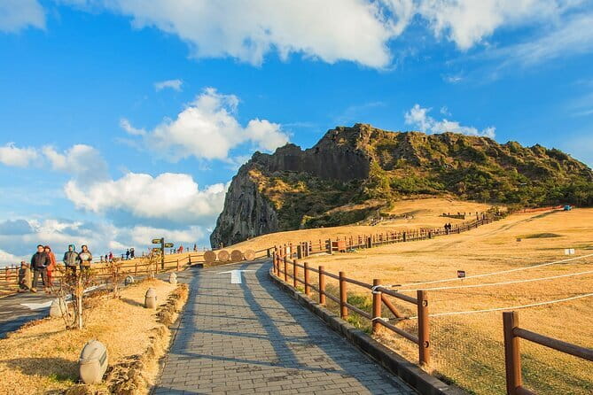 Jeju Eastern Cultural Exploration Day Tour - Hamdeok Beach: a gentle first stop