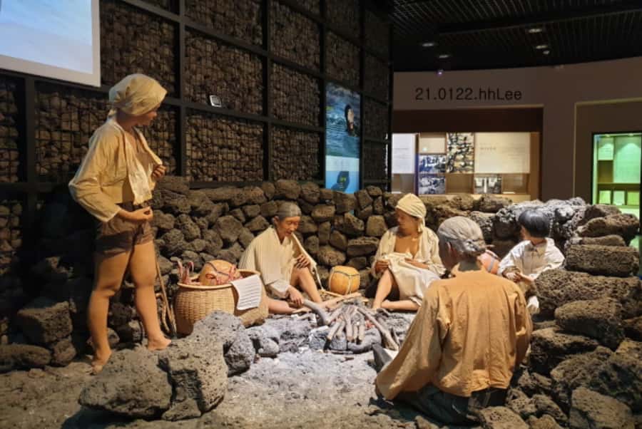 Jeju: Eastern UNESCO Join in Tour (Seongsan, Haenyeo) - Seongeup Folk Village and older Jeju traditions