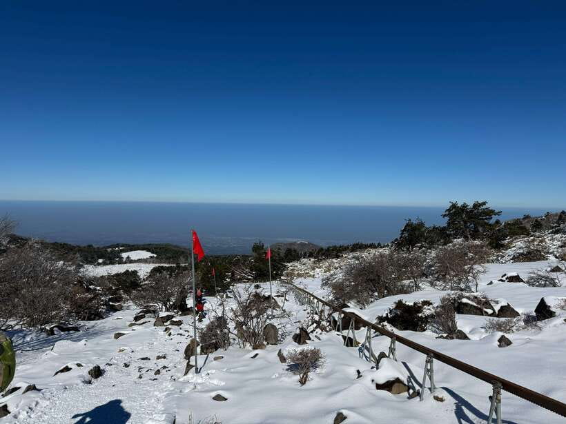 Jeju: Hiking Mt. Hallasan, South Korea's Highest Mountain - Witse Oreum, the high point of the day