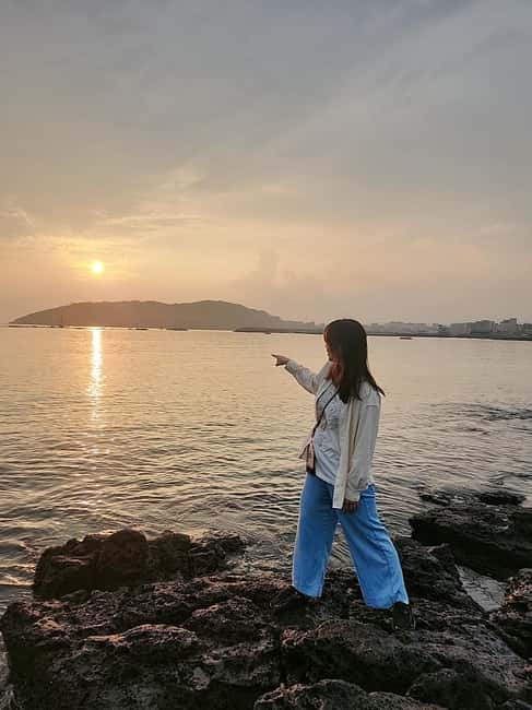 Jeju Island: Sunrise Guided Tour with Hotel Pickup - Key points at a glance