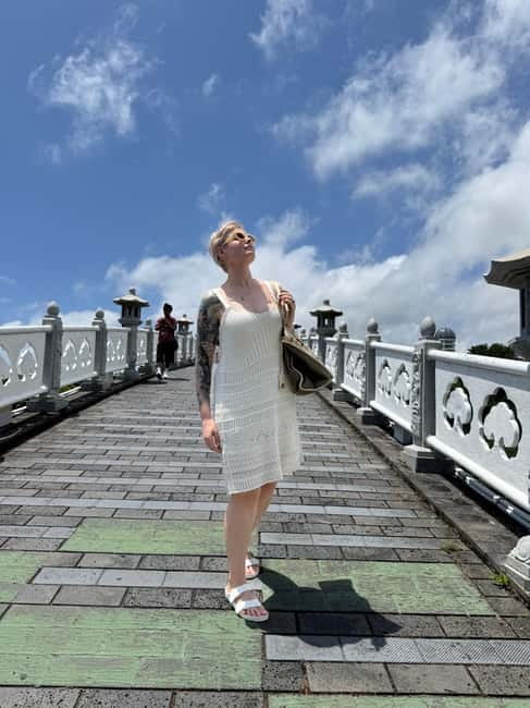 Jeju: Popular Sightseeing Private Car Charter Tour - The west route: gardens, cafés, and coastal roads