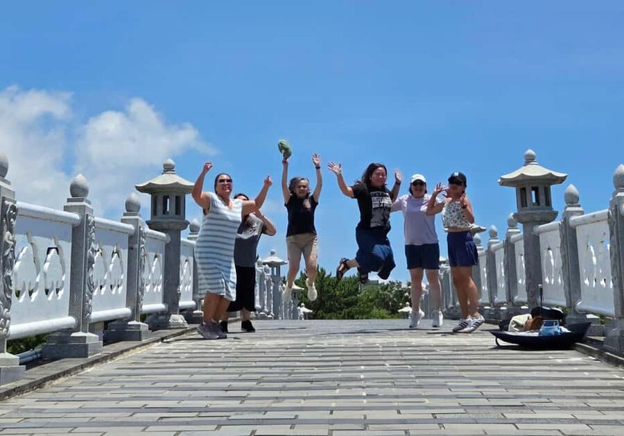 Jeju Private Taxi Tour with a Licenced English Guide-Driver - What the guides add to the day
