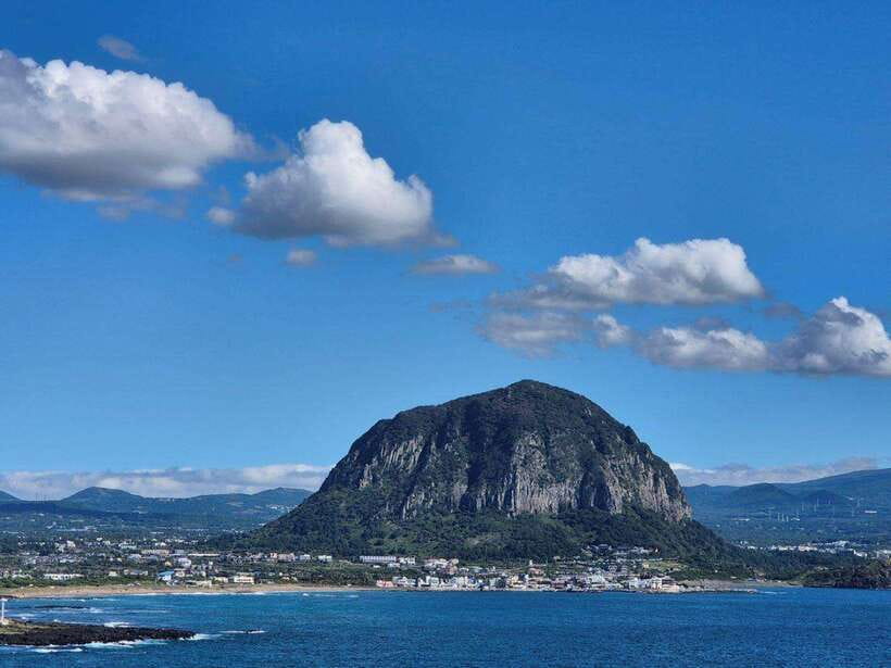 Jeju: Private Tour with an English Guide and a Vehicle - Why a private Jeju day makes sense