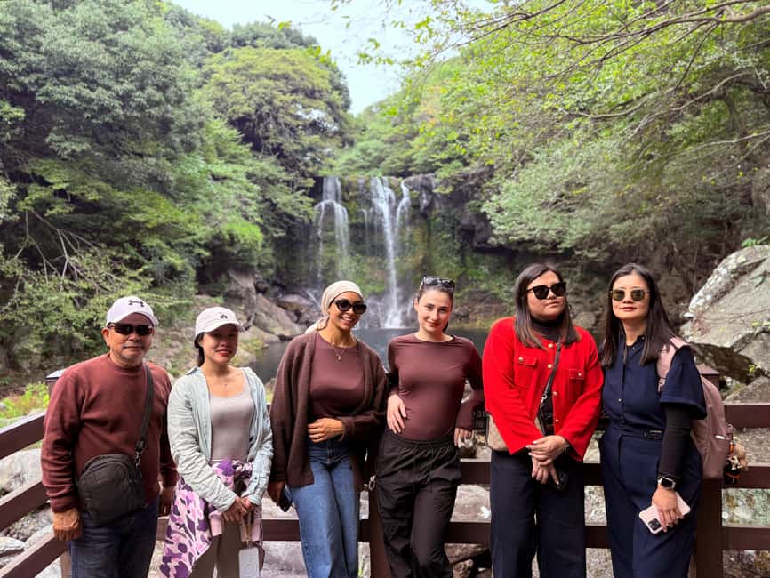 Jeju: Small Group Tour w/Pink Muhly & Tangerine Picking - Jusangjeolli Cliff and volcanic columns