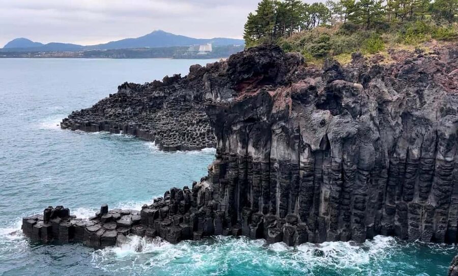 Jeju South: Small Group Healing Tour w/Mt.Halla & Olle Trail - Jusangjeolli reveals Jeju’s volcanic geometry