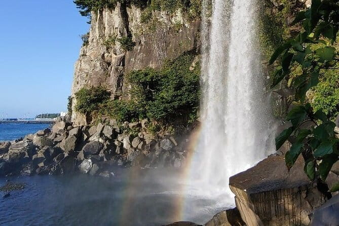 Jeju Southern UNESCO Full Day Tour with Mt.Halla - Guides who shape the day