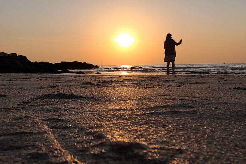 Jeju: Sunset Tour Olle Trail Walking Tour with Hotel Pickup - Aewol Cafe Street at sunset