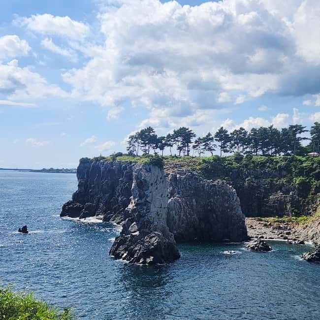 Jeju: West & South Full-Day Authentic Tour - Eongdeongmul Valley and Jeju’s basalt water