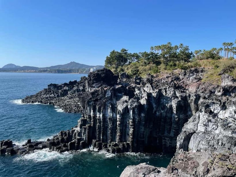Jeju: Western and Southern Sightseeing Day Tour - Guides who shape the day