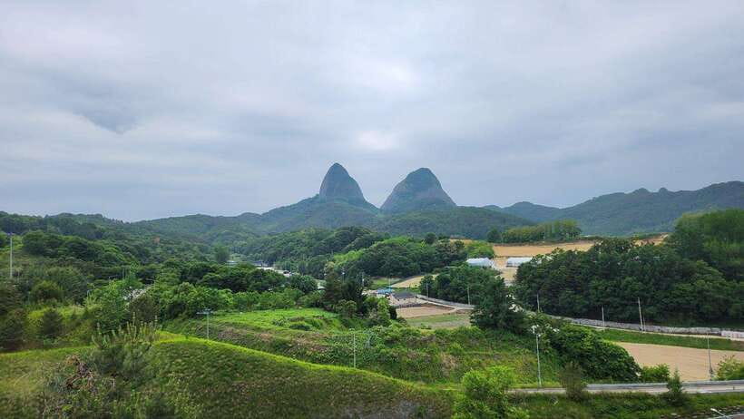 Jeonju: Essence of Jeonju, Hanok Village & Maisan Mountain - The guide can make or break the experience