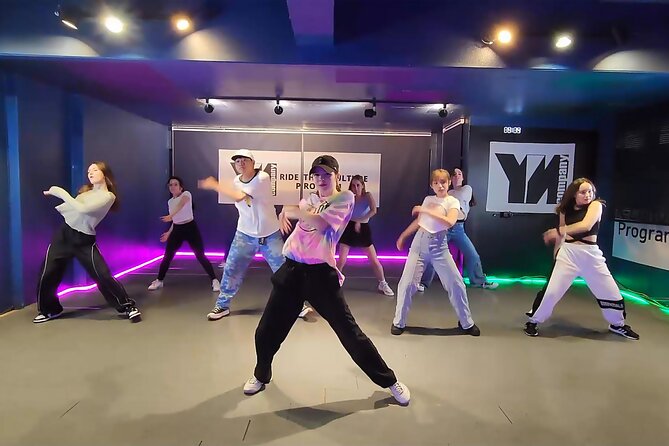 K-pop Dance Class in Seoul (Incl. video shooting & editing) - Learning K-pop choreography in a Seoul studio
