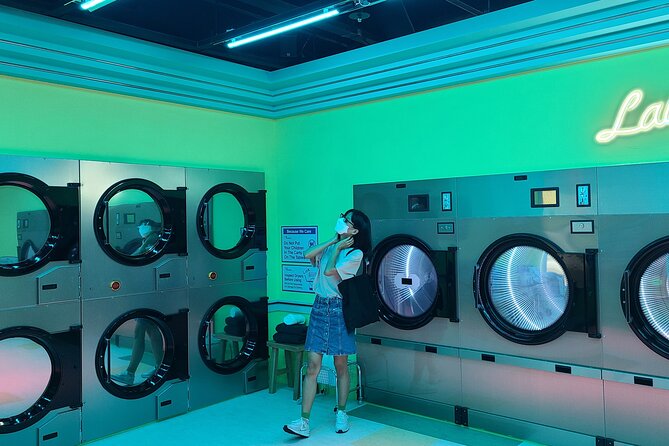 K-POP Experience in Seoul: Real K-POP Agency & Fan Culture - Write to an artist and browse the merchandise