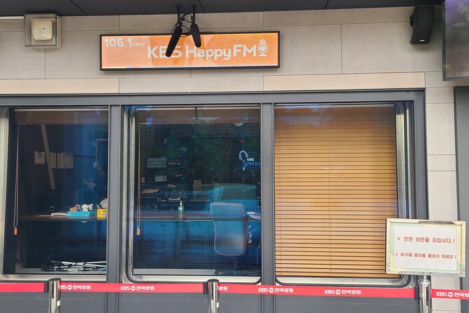 K-POP Experience in Seoul: Real K-POP Agency & Fan Culture - HiKR Ground: your first idol-style set